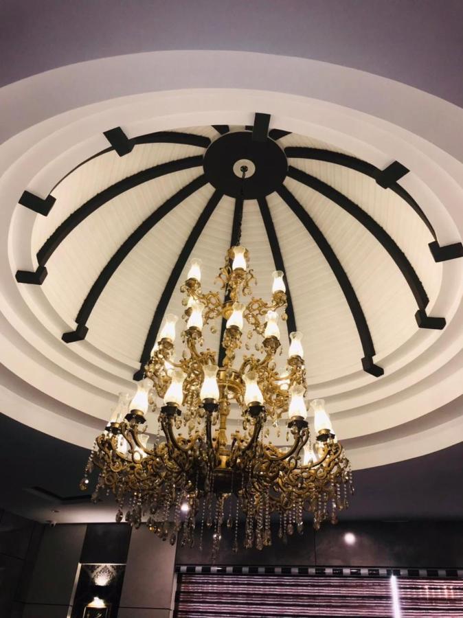Royaute Luxury Hotel סיאלקוט מראה חיצוני תמונה