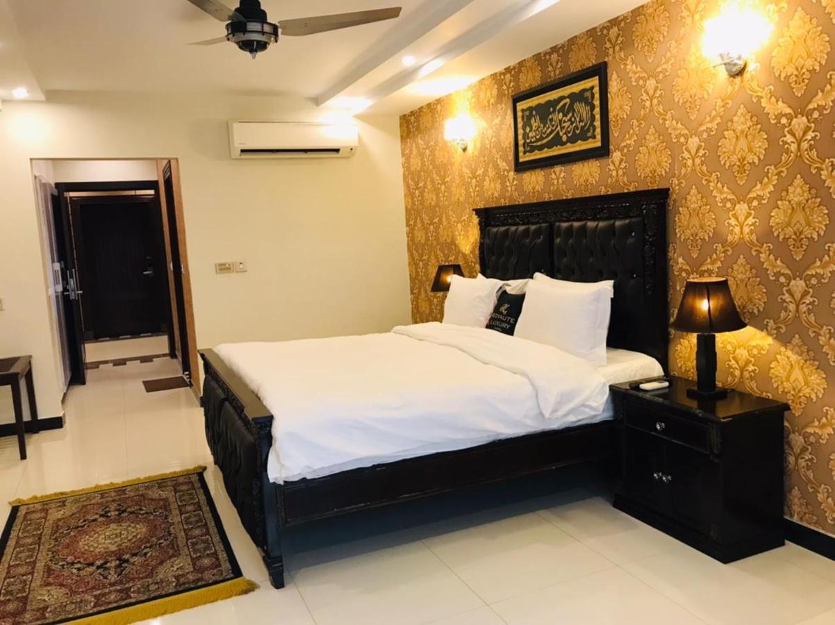 Royaute Luxury Hotel סיאלקוט מראה חיצוני תמונה